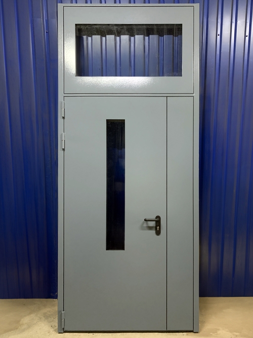 Остекленная подъездная дверь